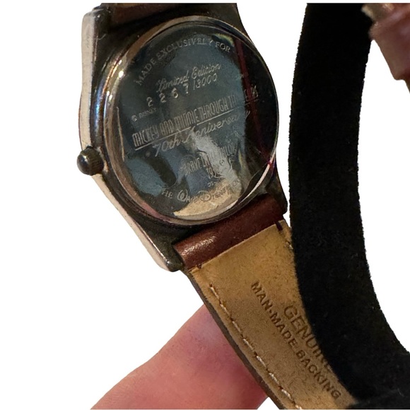 Disney’s Mickey and Minnie Through the Years “Brave Little Tailor” Vintage 1998 - Picture 6 of 8